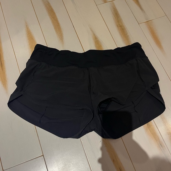 Size 8 Black lululemon shorts - Picture 1 of 2
